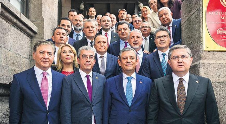 Ana muhalefet seçimsiz değişti: ‘Yeni Parti’ yola çıktı