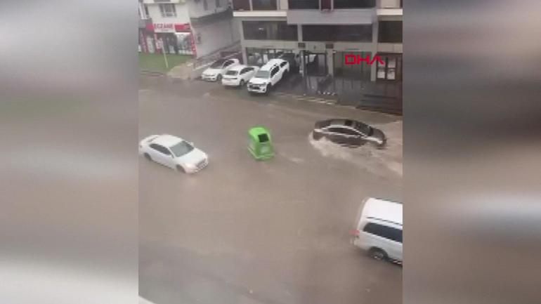Ankarada sel alarmı Sağanak hayatı felç etti