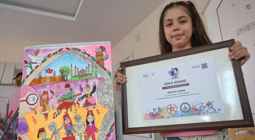 8 yaşındaki Asya’dan büyük gurur! 300 bin kişiyi eledi, dünya birincisi oldu