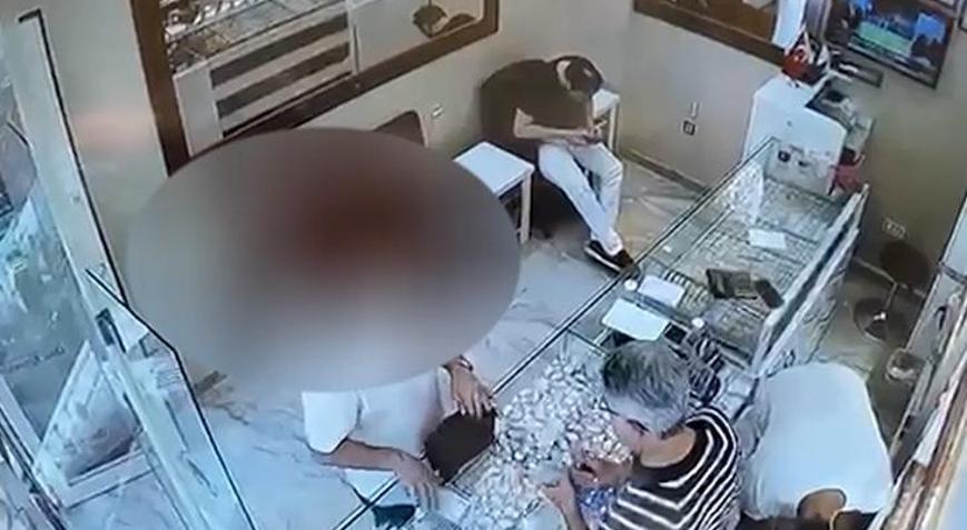 Çalıştığı döviz bürosundan 300 tam altın çaldı