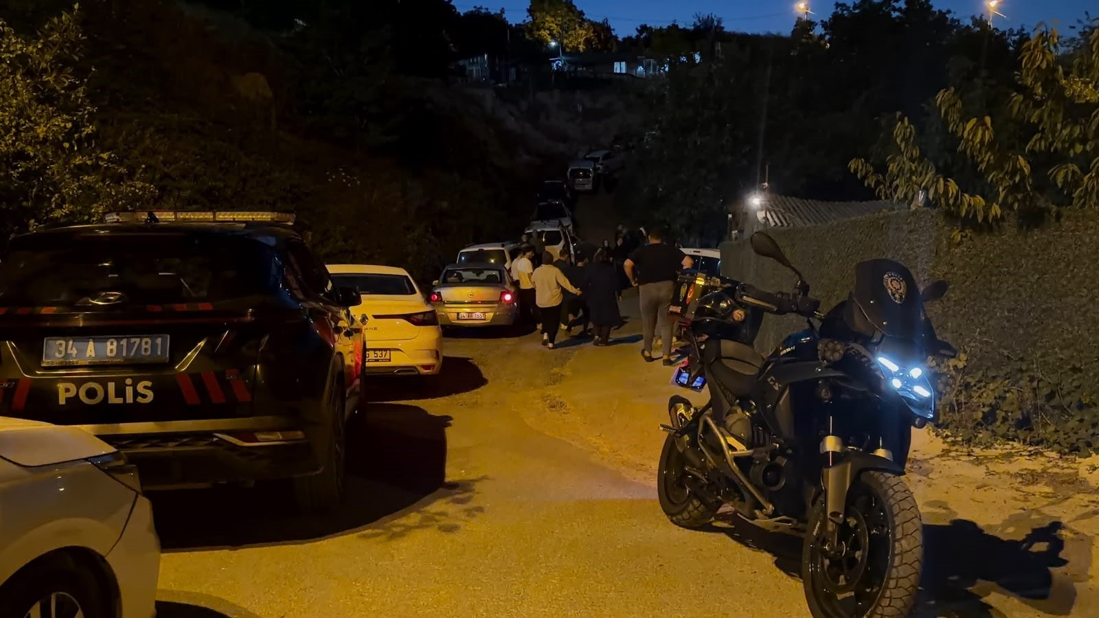Arnavutköy’de boşandığı eşi ve oğlunu öldürüp yaşamına son verdi