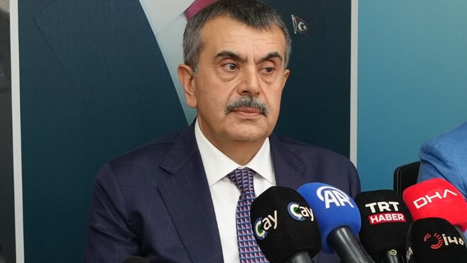 Bakan Tekin: Osmanlı ile Cumhuriyet’i barıştırmamız lazım