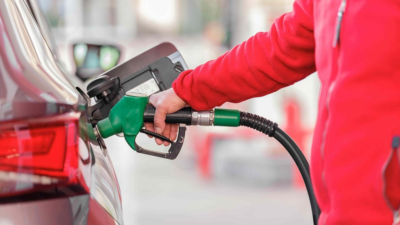 Akaryakıtta tabela değişti! Benzine zam geldi
