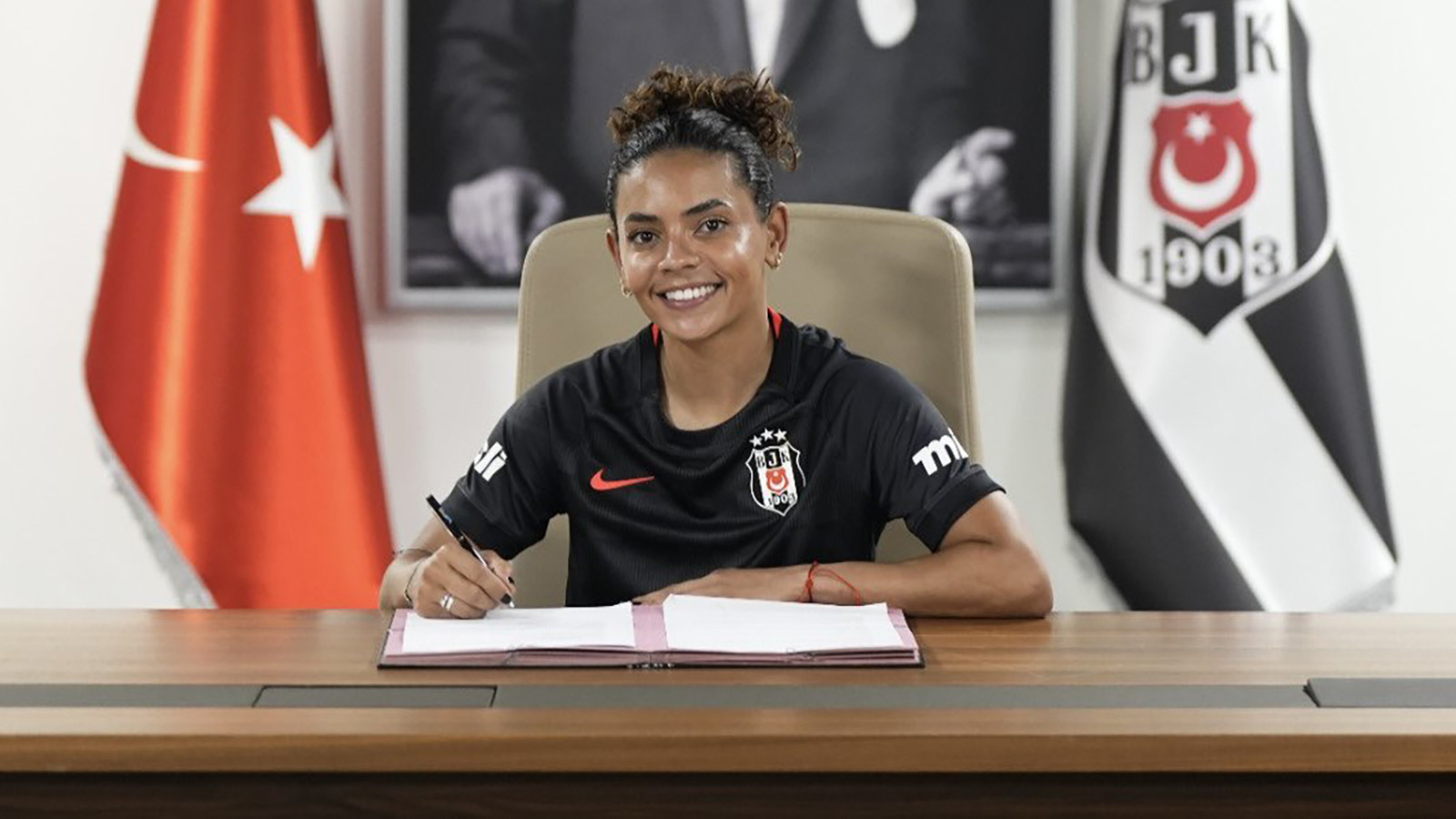 Beşiktaş Kadın Futbol Takımı, Rafaela Sudre’yi renklerine bağladı