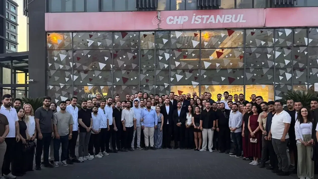 CHP İstanbul Gençlik Kolları yönetimi istifa etti