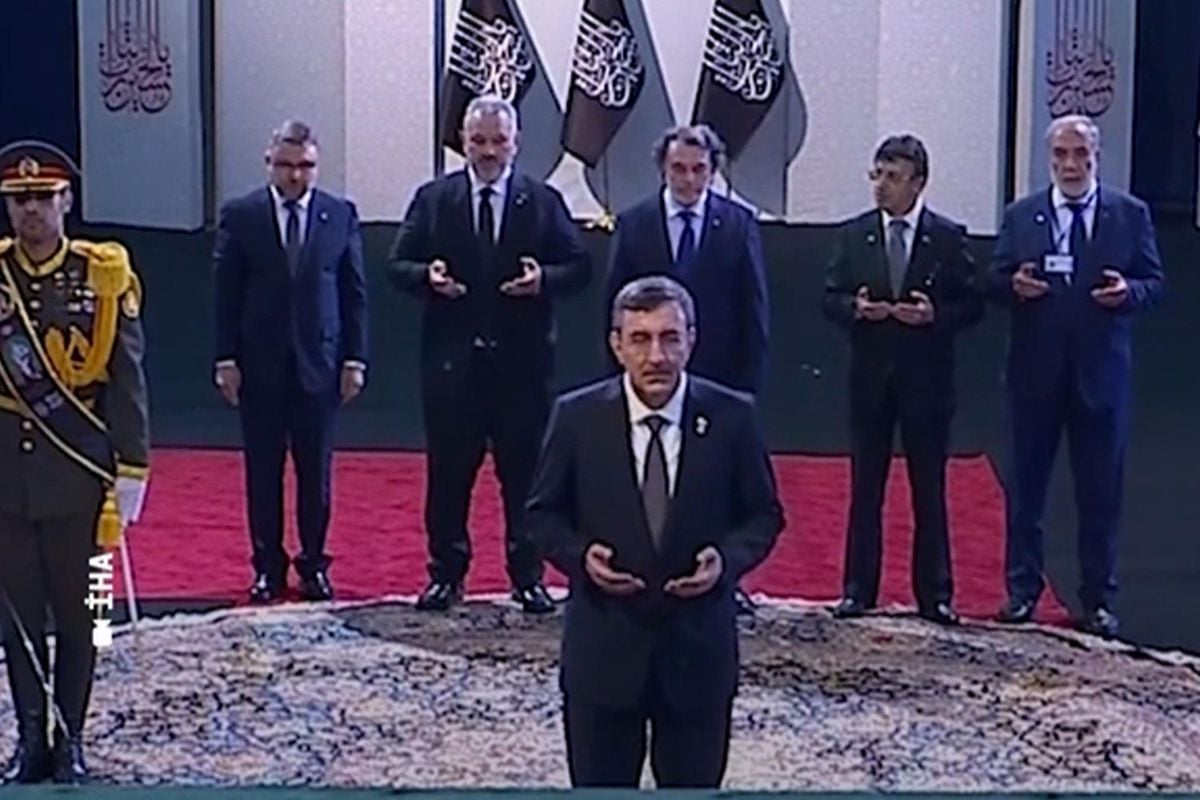 Cumhurbaşkanı Yardımcısı Yılmaz, Hamaney’in cenazesinin önünde dua okudu