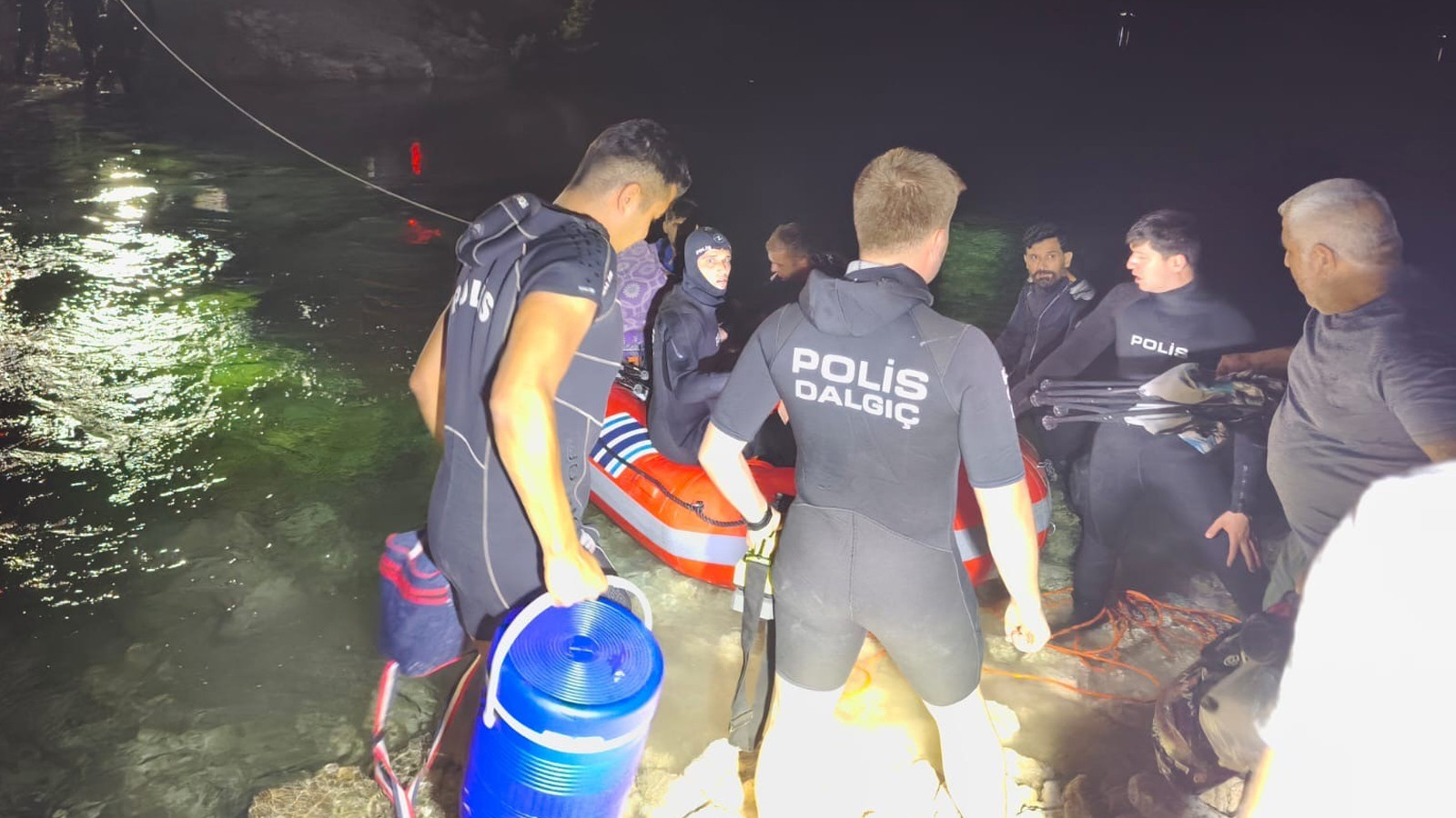 Fırat Nehri’nde can pazarı: Ekipler seferber oldu