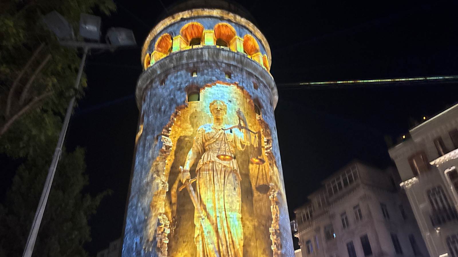 Galata Kulesi’nde 15 Temmuz’a özel Mapping gösterisi