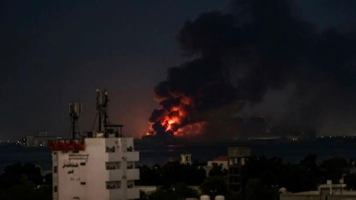 Yemen’in Hudeyde limanı vuruldu