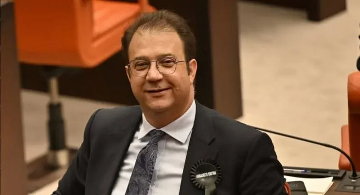 CHP’li vekil Yeni Parti’yi hedef aldı: Önce cuma namazına sonra kulübe gidiyorlar