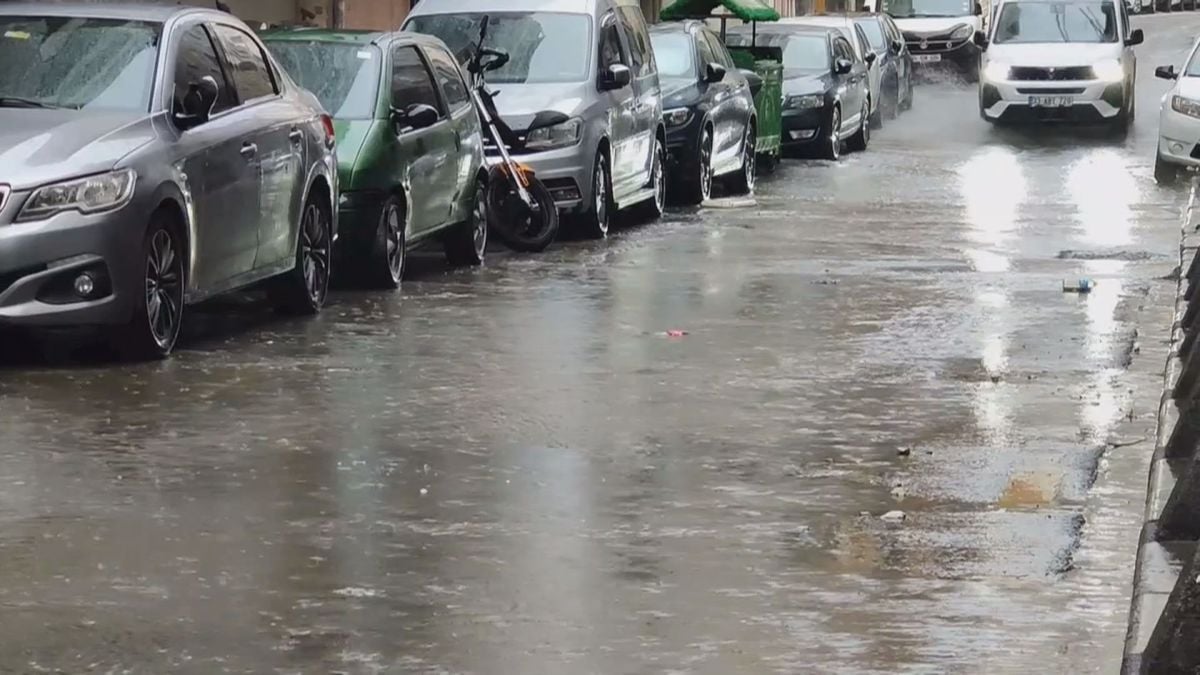 İstanbul’da sağanak etkili oluyor; yollar göle döndü / Ek bilgi ve görüntü