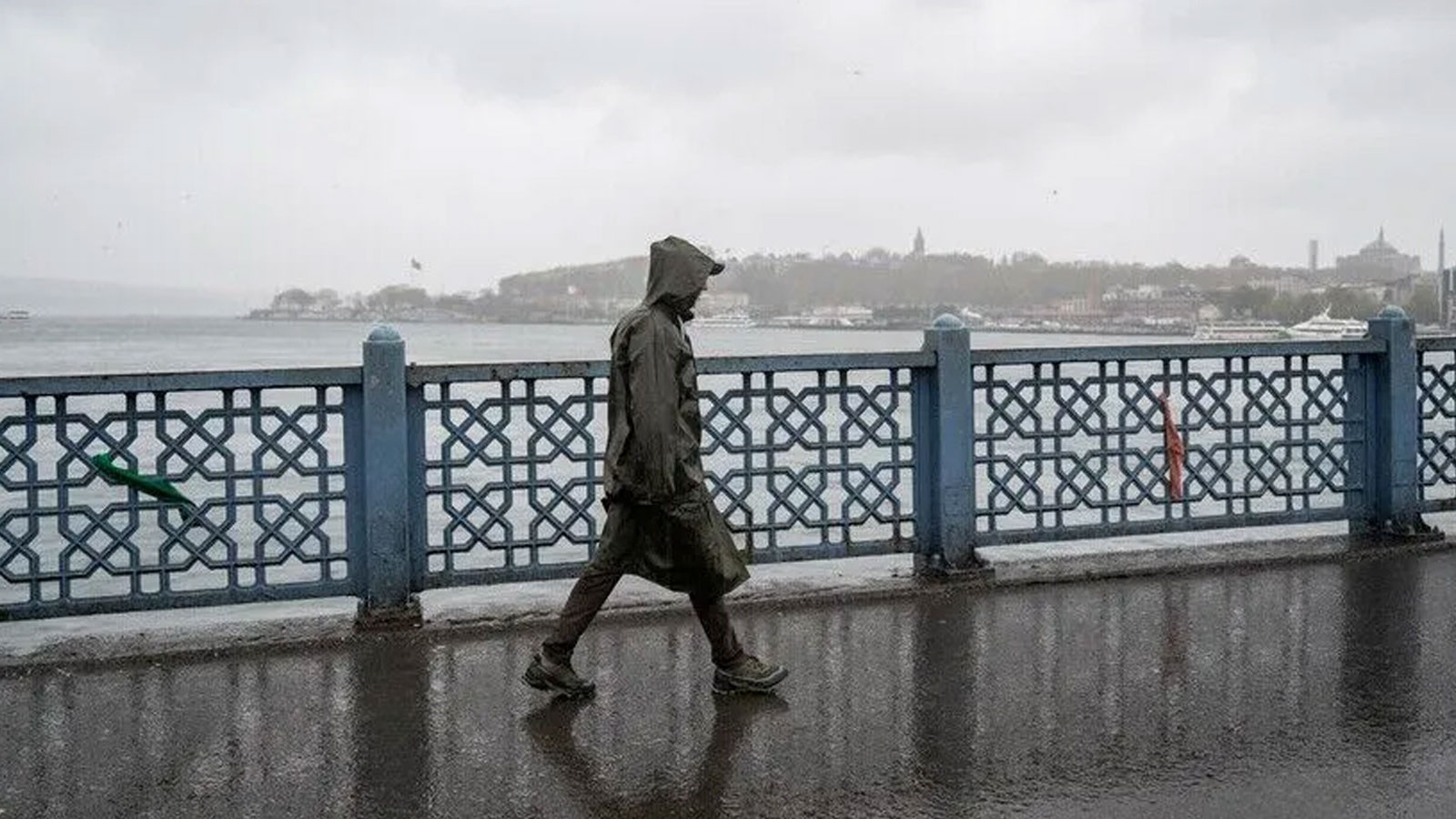 İstanbul güne sağanak yağışla başladı!