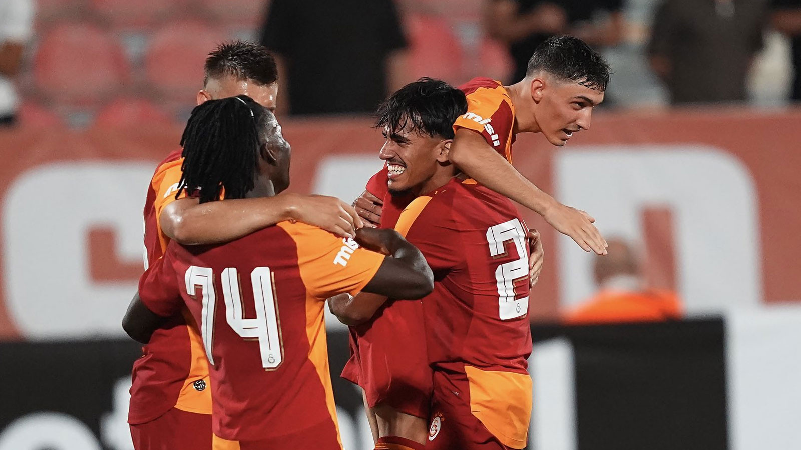 Okan Buruk, 5 futbolcuyu kamp kadrosuna almadı