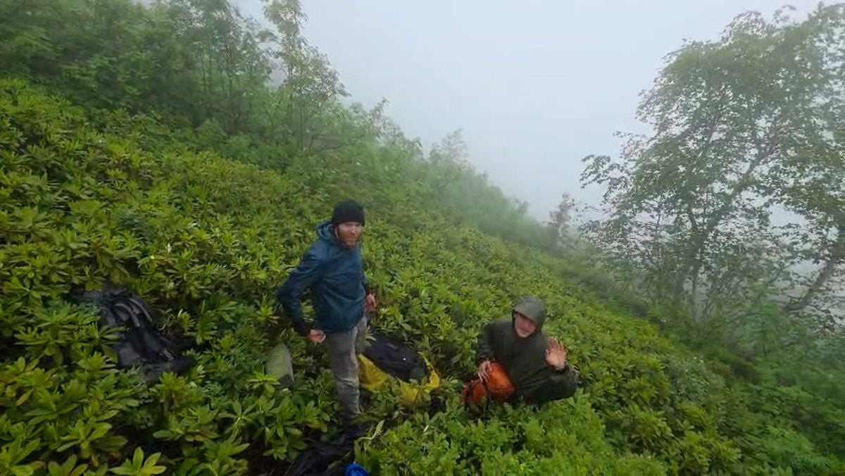 Rize’de doğa yürüyüşünde kaybolan 3 Rus turist kurtarıldı; o anlar kamerada