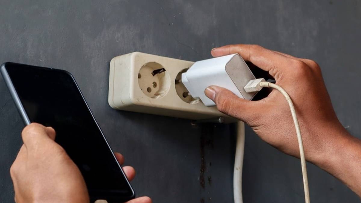 Akıllı telefonunuz normalden daha mı yavaş şarj oluyor? İşte gerçek nedeni