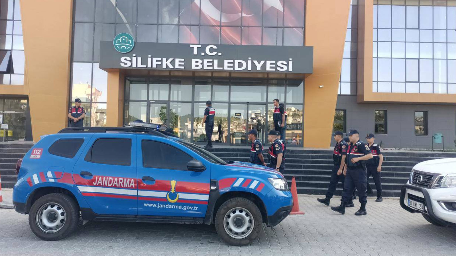 Silifke Belediyesine yönelik soruşturmada gözaltına alınan meclis üyesi tutuklandı