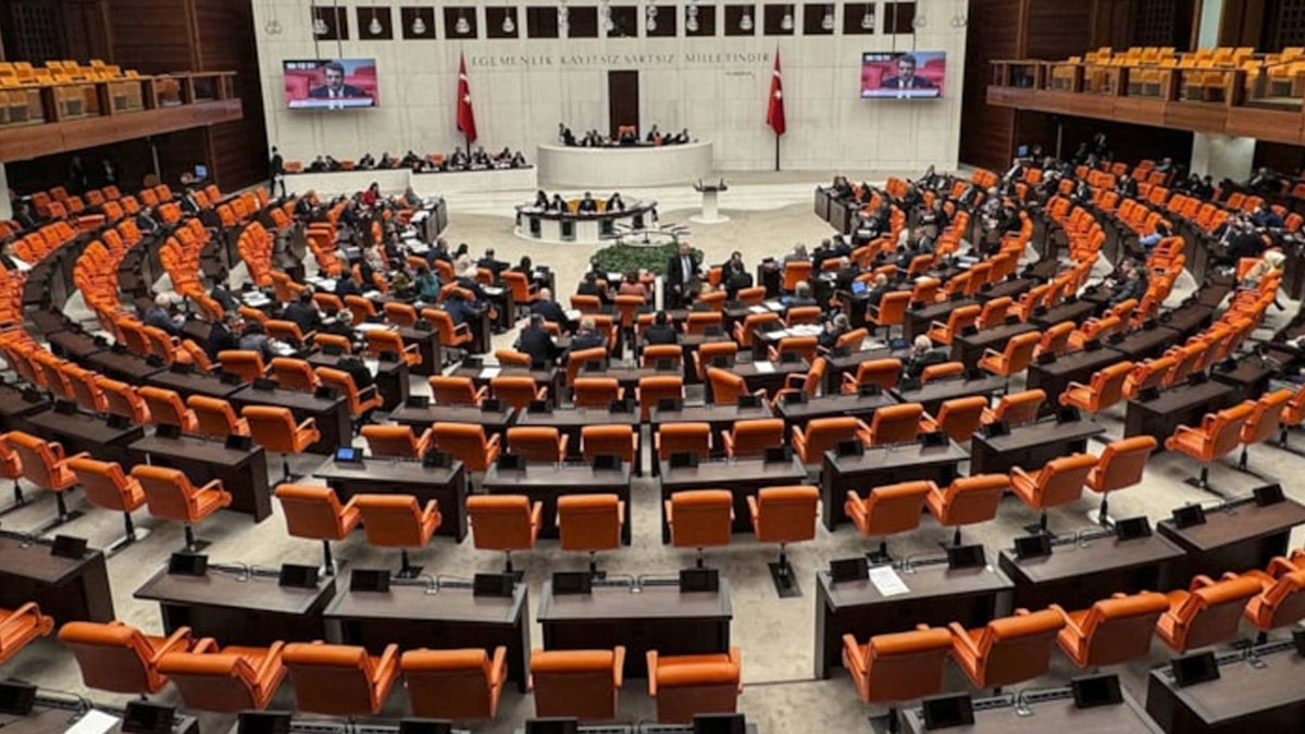 AKP’nin yeni ekonomi paketi: En düşük emekli aylığı, gurbetçiye askerlikten muafiyeti ve öğrenci affı gündemde