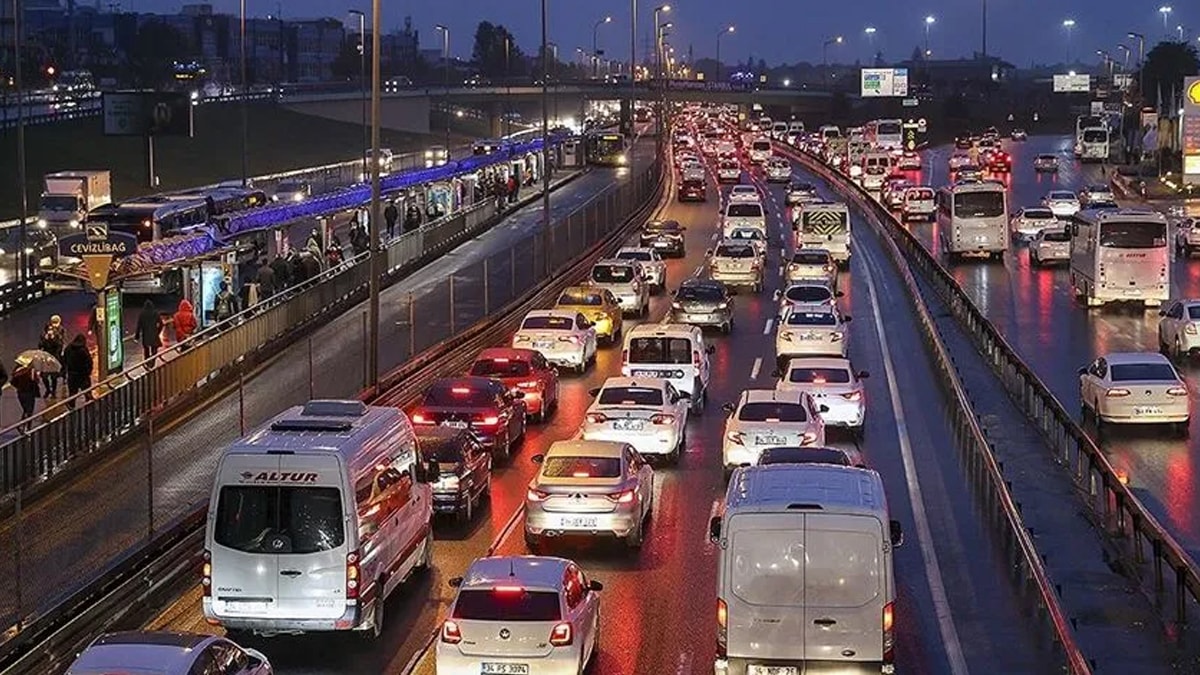 Trafik sigortasına zam geldi: Ödeme yapmayan yola çıkamayacak