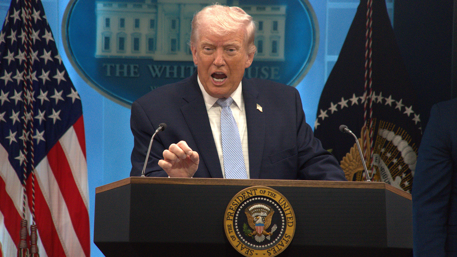 Trump: Husiler saldırılara devam ederse İran’ı sorumlu tutacağız