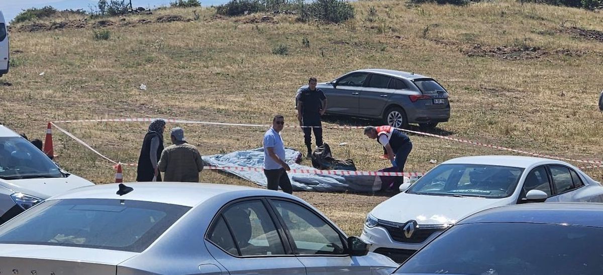Yamaç paraşütü pilotu Bayram Kurt toprağa verildi; düşme anı kamerada