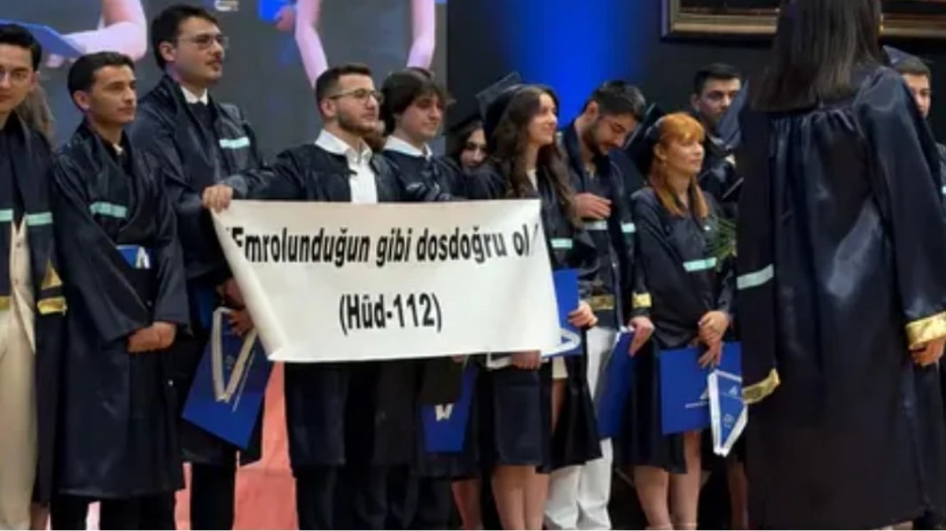 Yeditepe Üniversitesi’nden ‘ayet pankartı’ iddialarına yanıt