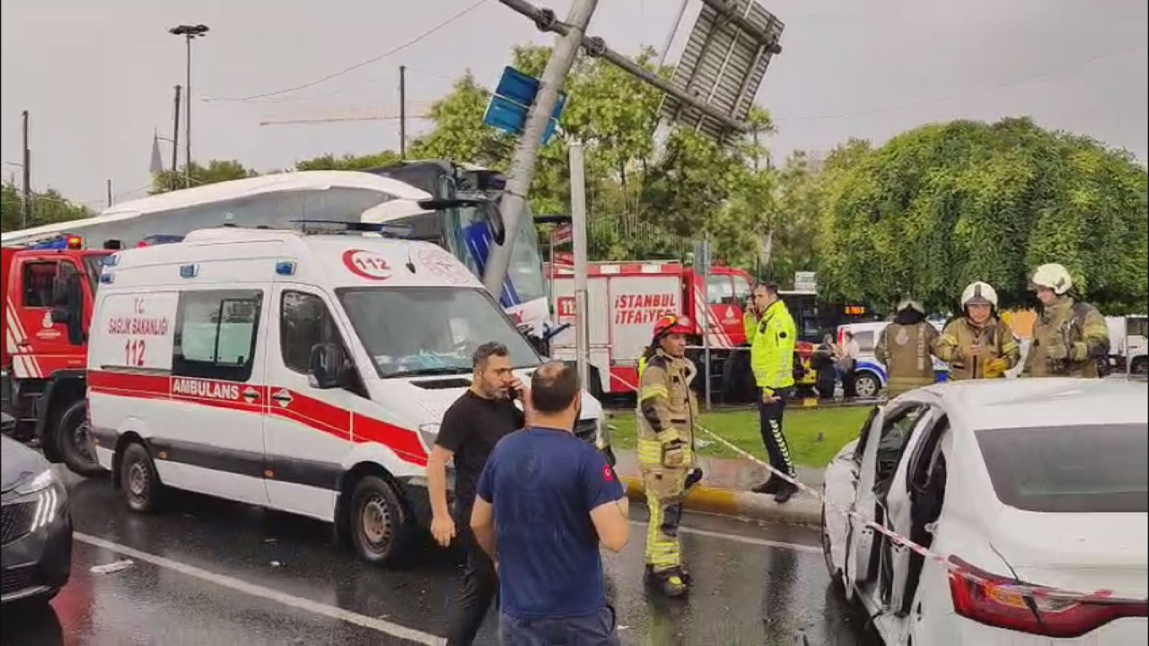 İstanbul’da yolcu otobüsü kaza yaptı: Çok sayıda yaralı var!