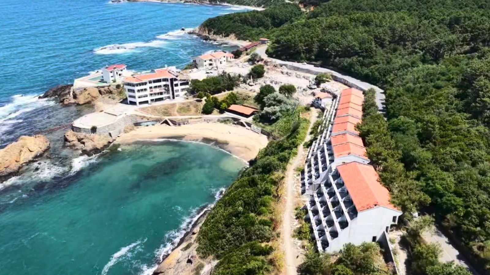 Yıllarca talan edildi, şimdi yıkılıyor: Milli Takım’ın eski kamp oteli